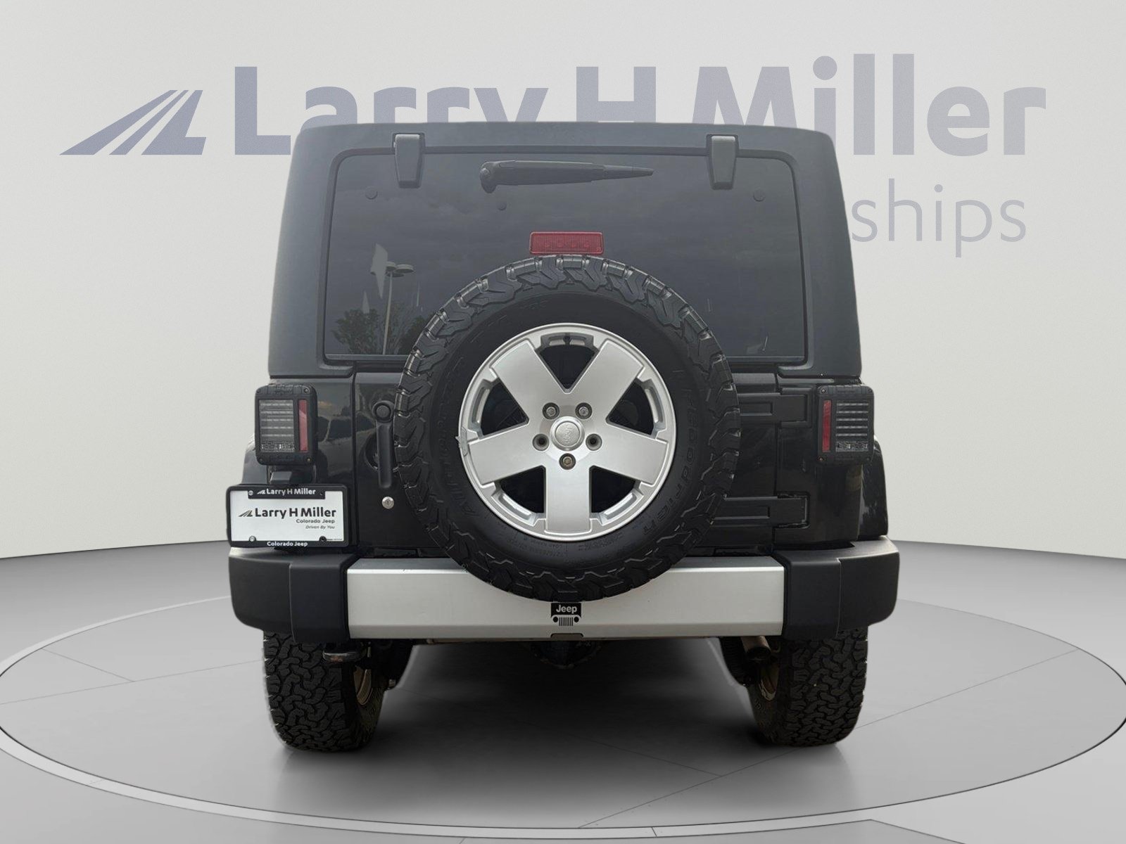 Used 2011 Jeep Wrangler Unlimited Sahara w/ Connectivity Group AWD/4WD image 4