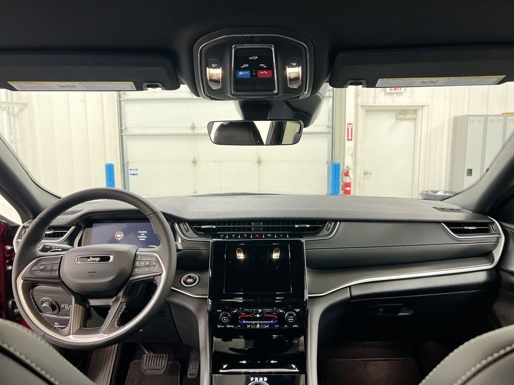 New 2025 Jeep Grand Cherokee L Laredo image 10