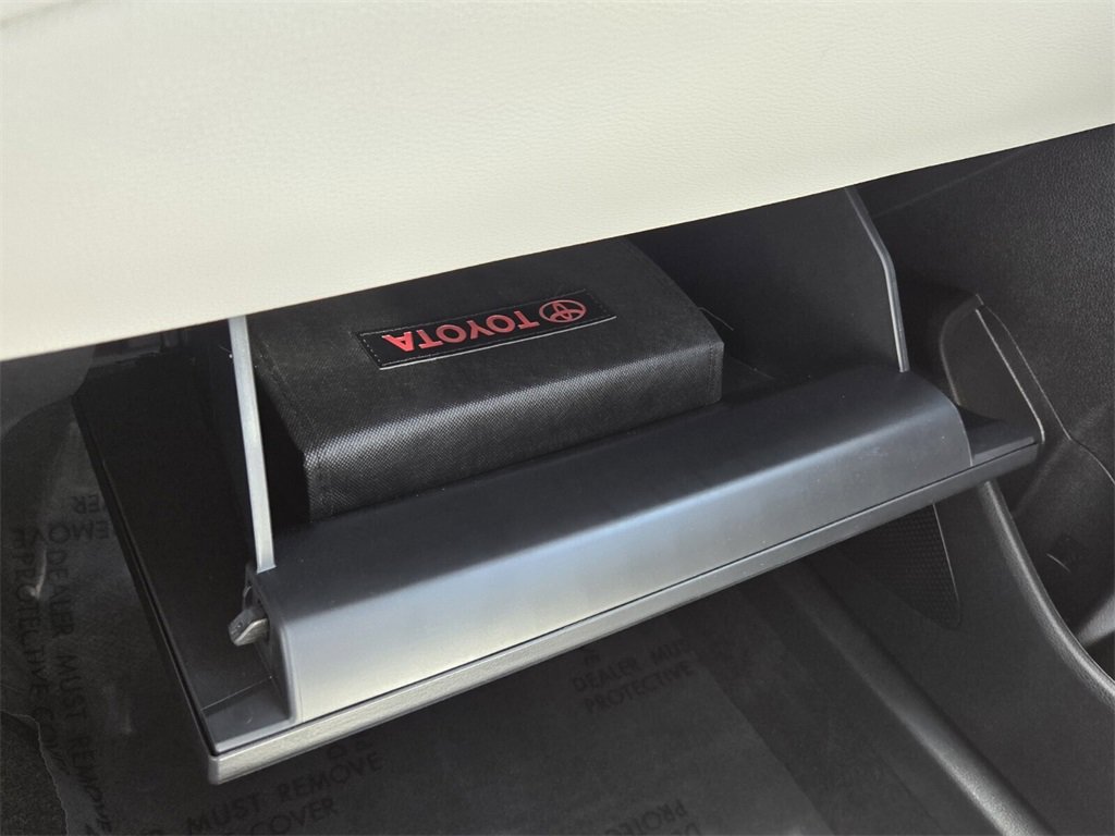 Used 2025 Toyota Corolla Cross L image 20