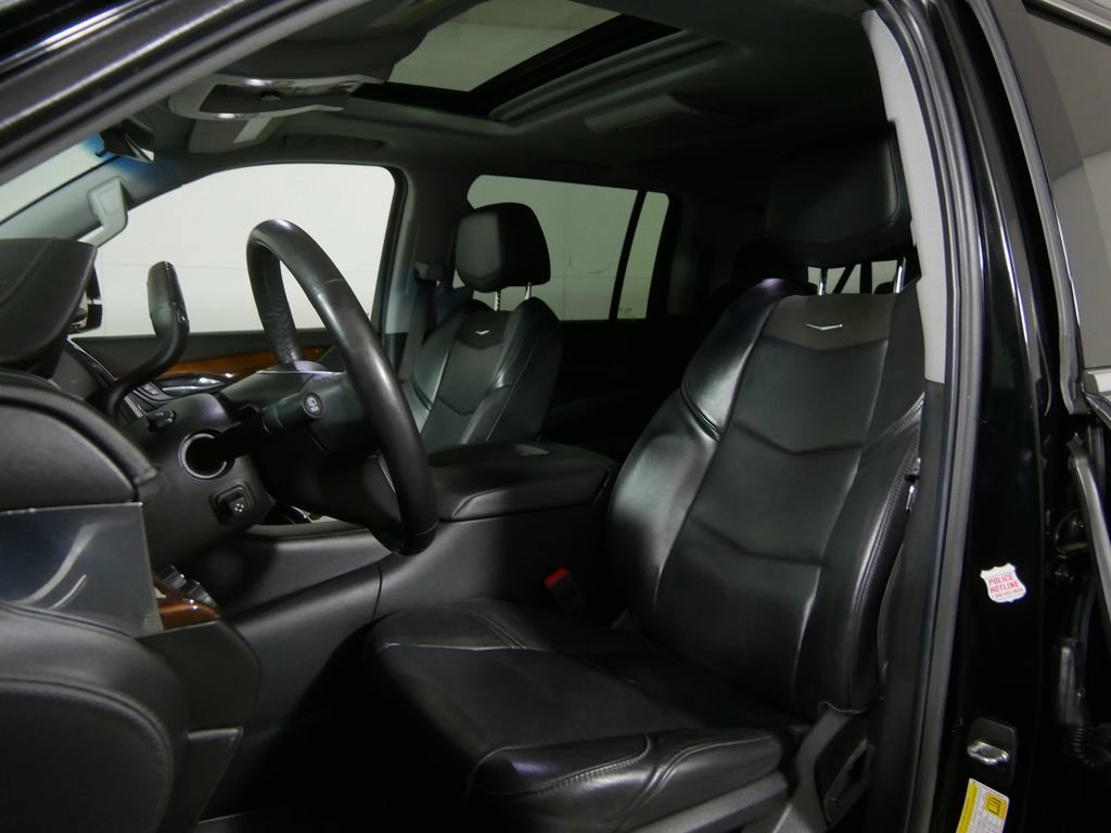 Used 2018 Cadillac Escalade ESV Luxury AWD/4WD image 12