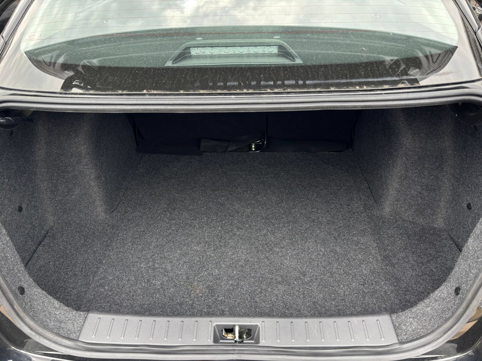 Used 2025 Nissan Versa SV FWD image 29