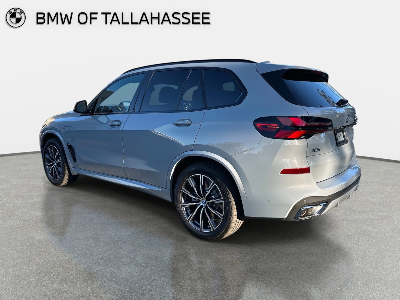 New 2026 BMW X5 xDrive50e w/ M Sport Package AWD/4WD image 3