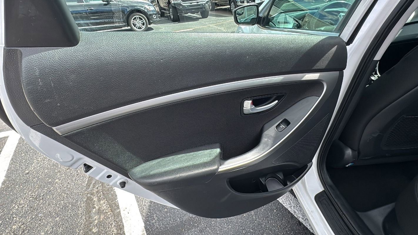 Used 2017 Hyundai Elantra GT image 13