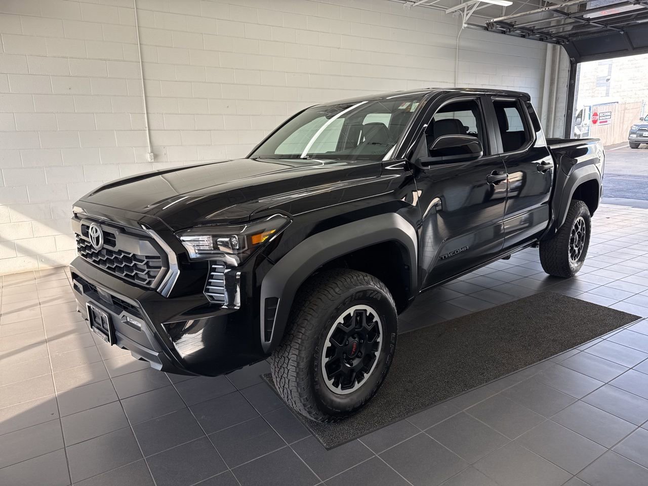 Certified 2024 Toyota Tacoma TRD Off-Road image 4