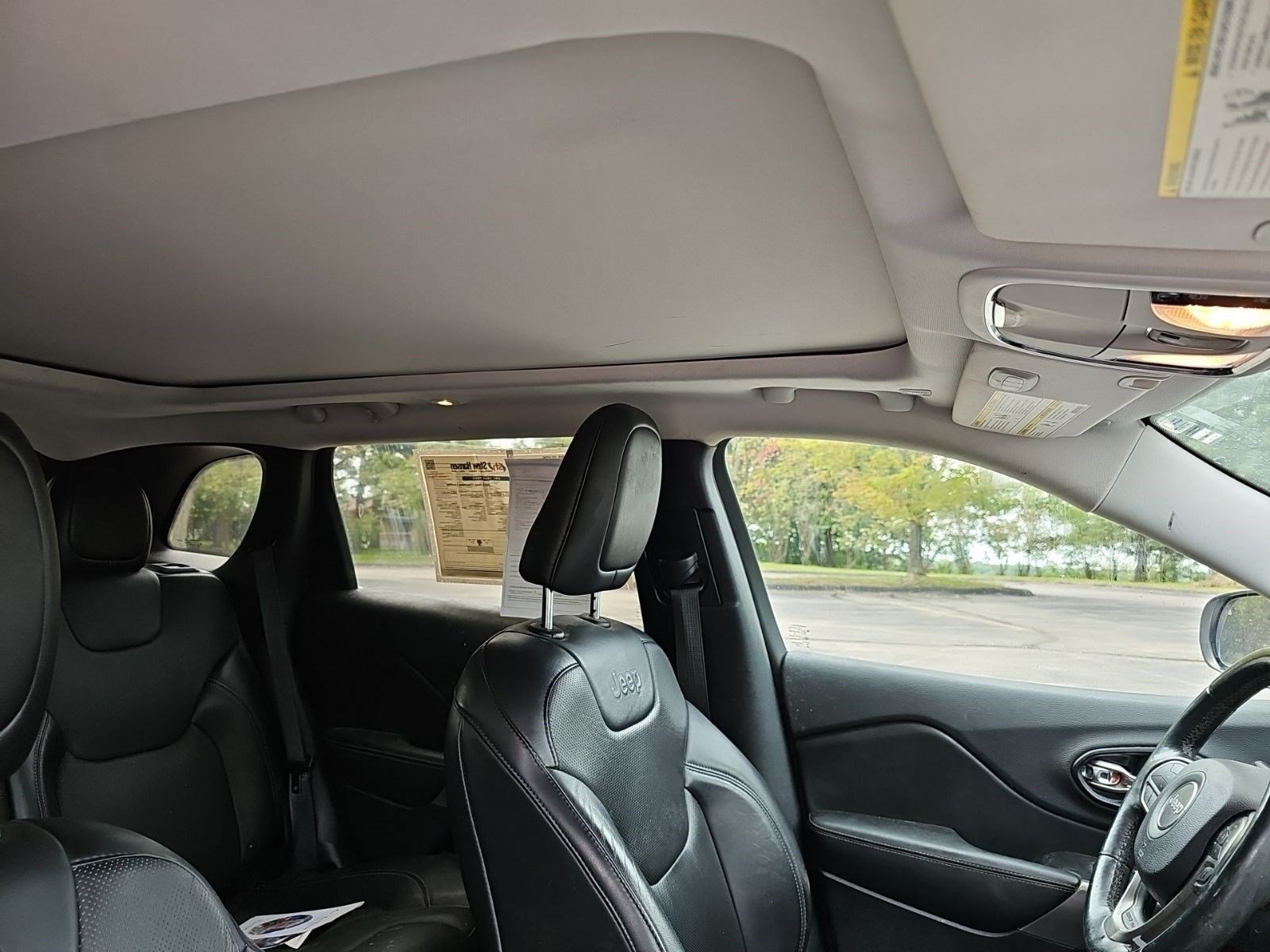 Used 2019 Jeep Cherokee Limited AWD/4WD image 12