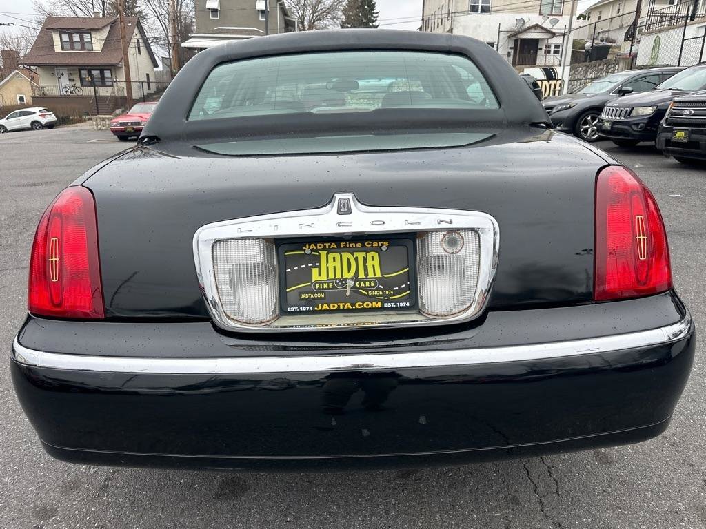 Used 2002 Lincoln Town Car Cartier RWD image 5