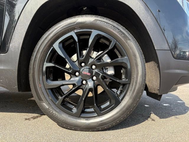 Certified 2024 GMC Terrain SLT w/ Infotainment Package II image 16