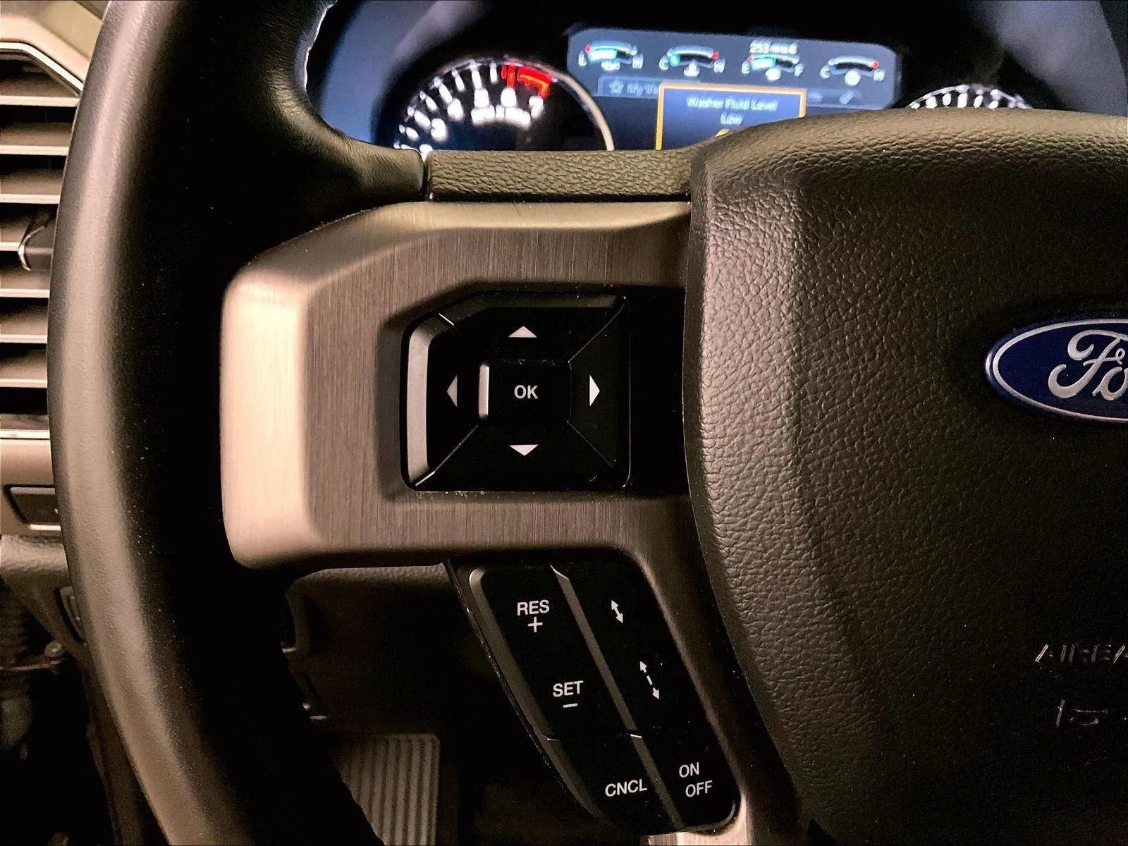 Certified 2019 Ford F150 Platinum w/ Equipment Group 701A Luxury image 17