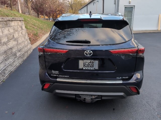 Used 2023 Toyota Highlander XLE image 4