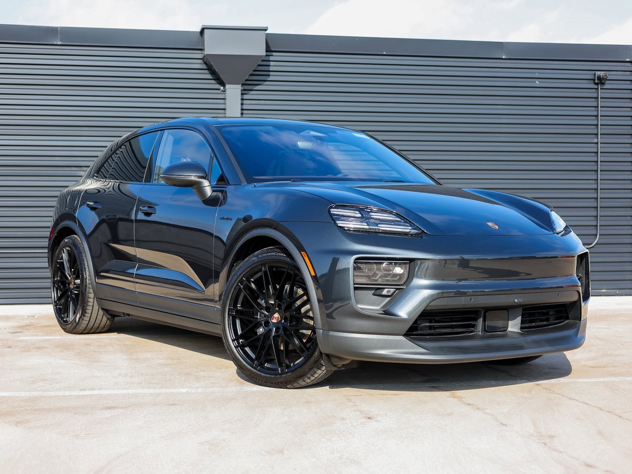 New 2025 Porsche Macan 4 Electric image 9
