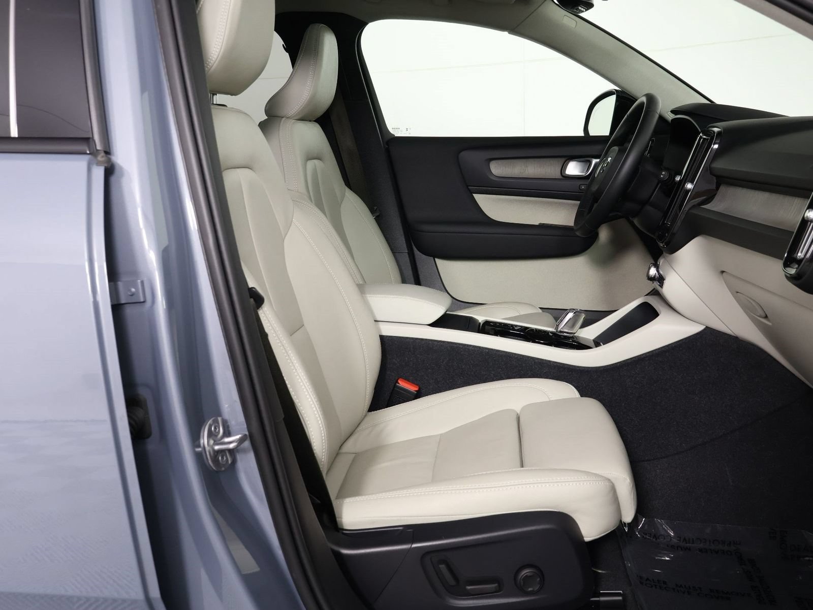 Used 2023 Volvo XC40 B5 Plus w/ Protection Package Premier AWD/4WD image 29