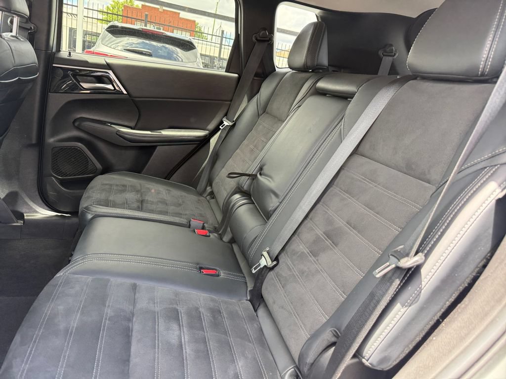 Used 2024 Mitsubishi Outlander SE AWD/4WD image 27