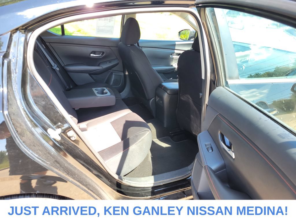 Certified 2025 Nissan Sentra SR FWD image 18
