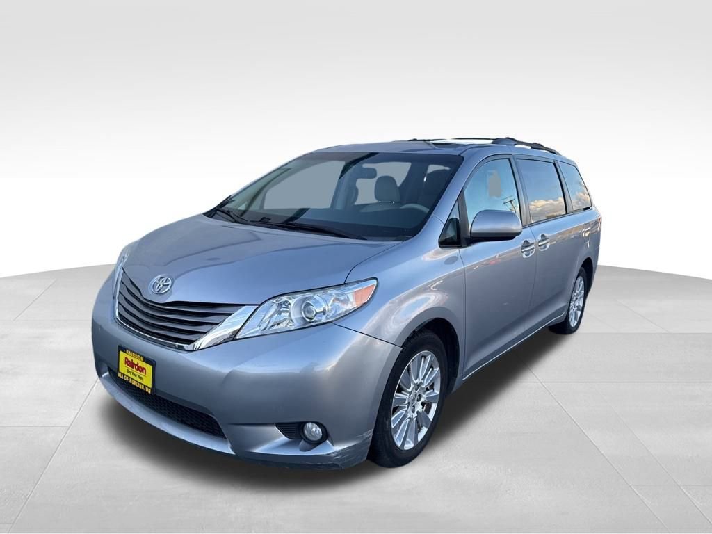 Used 2012 Toyota Sienna XLE image 40