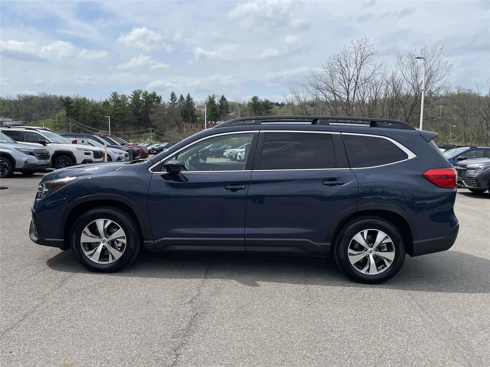 Certified 2025 Subaru Ascent Premium AWD/4WD image 2