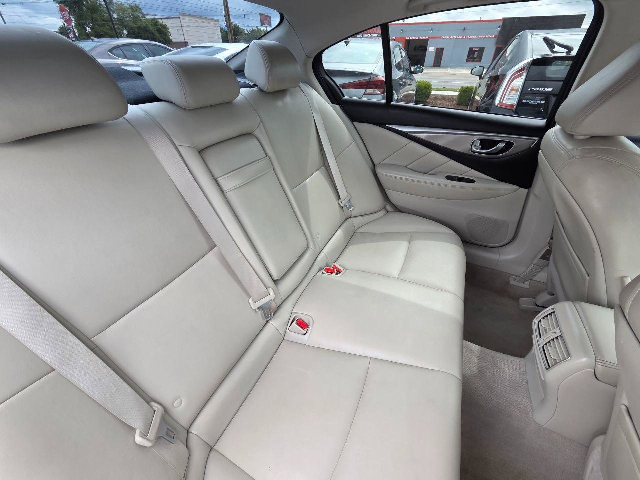 Used 2015 INFINITI Q50 w/ Moonroof Package RWD image 18