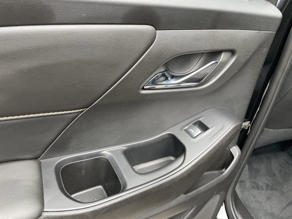 Used 2021 Chevrolet Traverse LT w/ LPO, Floor Liner Package image 48