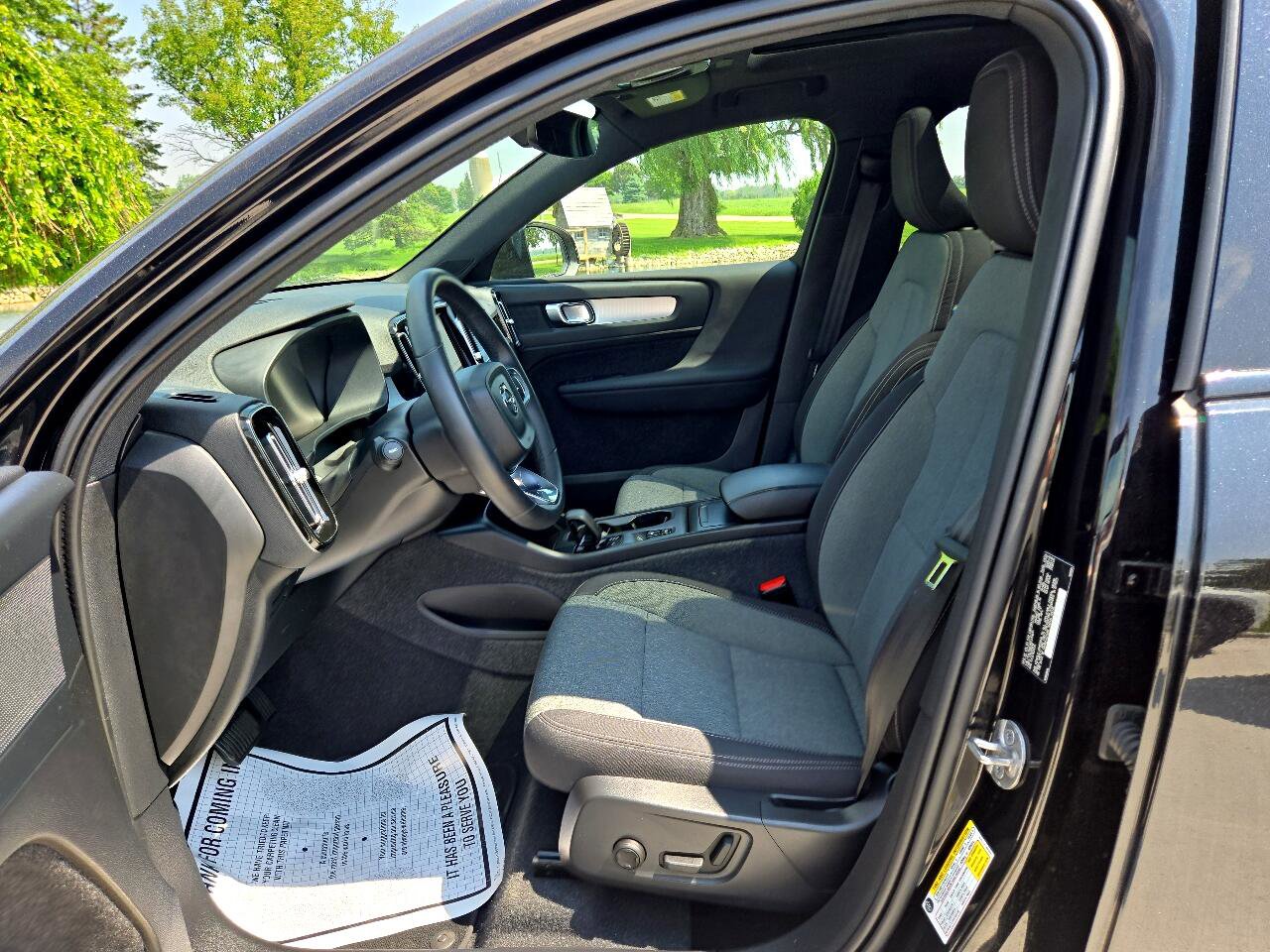 Used 2024 Volvo XC40 B5 Core image 13