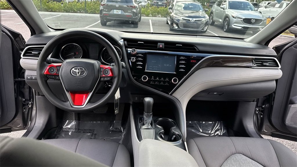 Used 2018 Toyota Camry L image 37