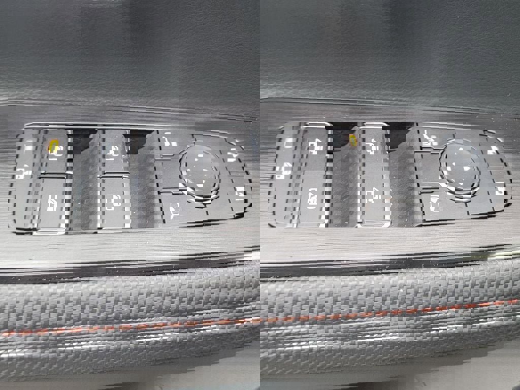 Certified 2025 Nissan Kicks SR w/ Illumination Package image 29