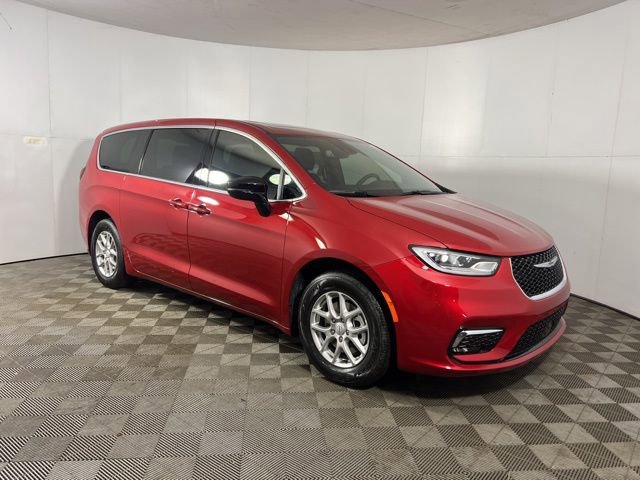 New 2026 Chrysler Pacifica Select image 7