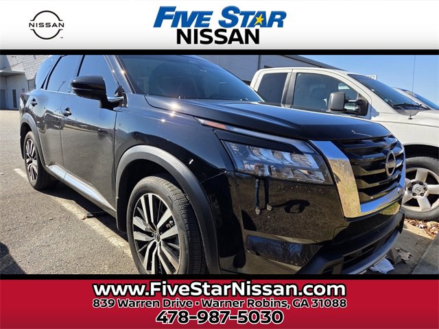 Used 2025 Nissan Pathfinder Platinum image 1
