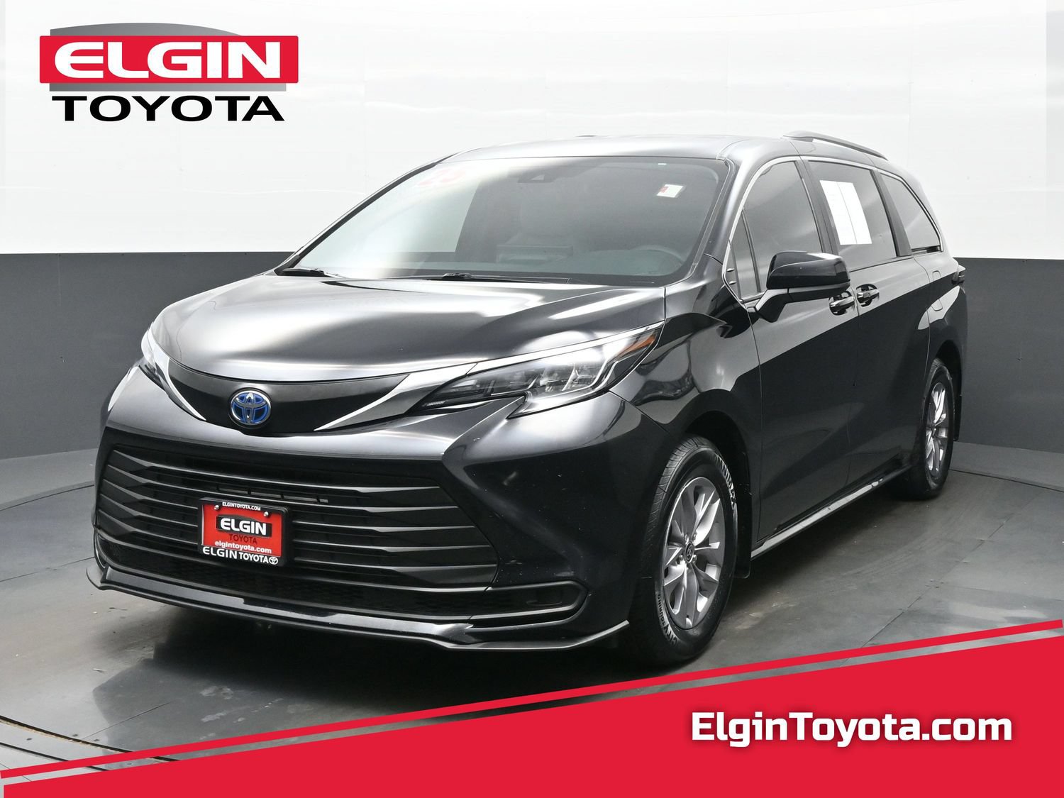 Used 2025 Toyota Sienna LE AWD/4WD image 1