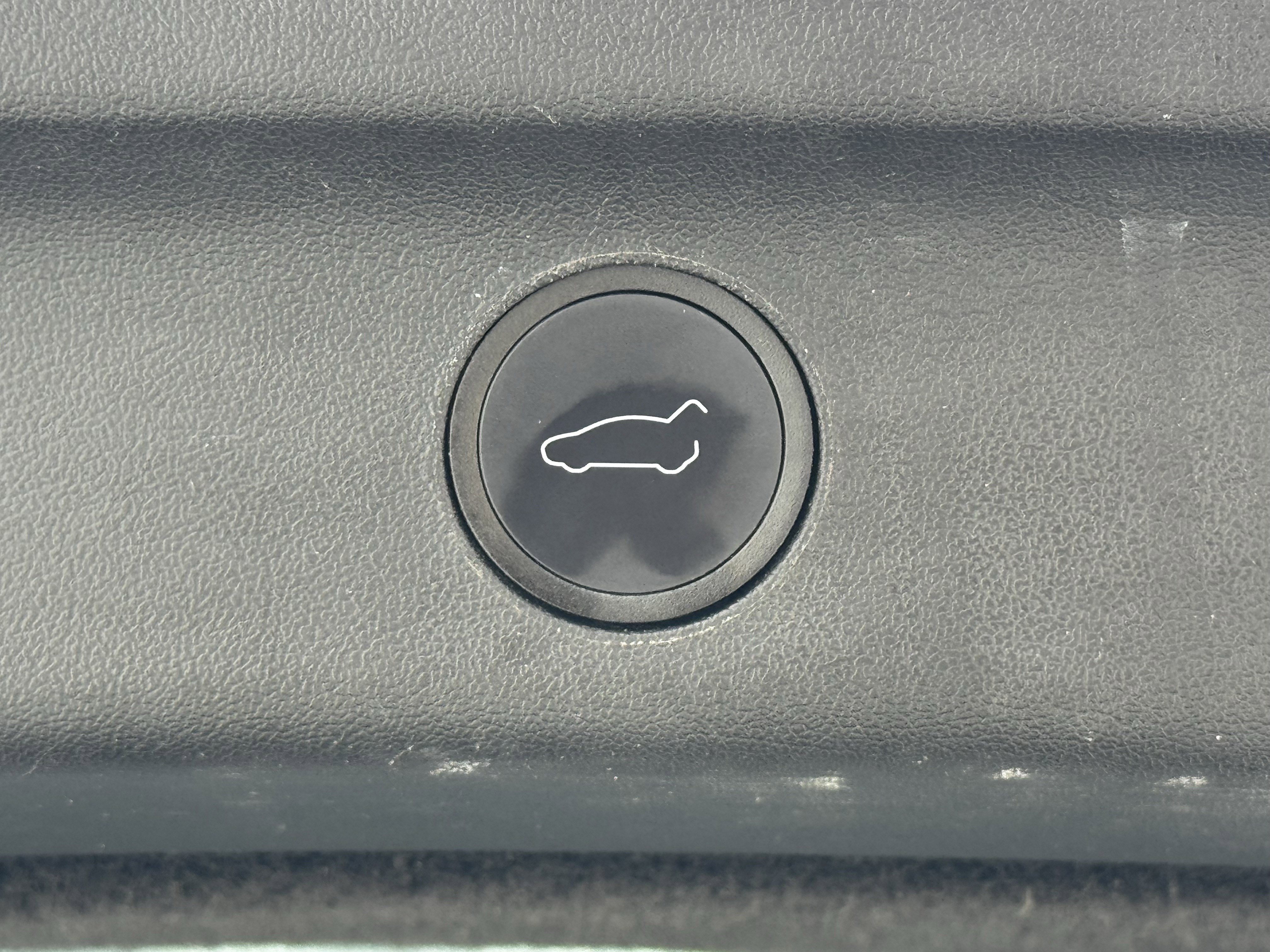 Used 2022 Tesla Model Y Performance image 31