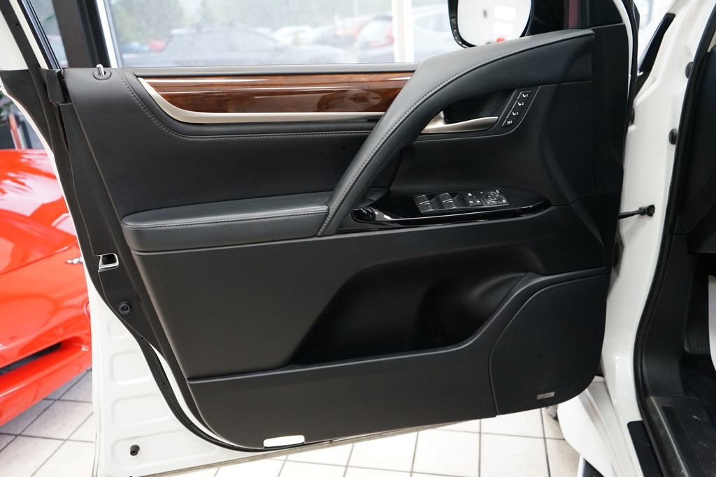 Used 2017 Lexus LX 570 4WD w/ Luxury Package image 31