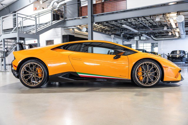 Used 2018 Lamborghini Huracan Performante AWD/4WD image 7