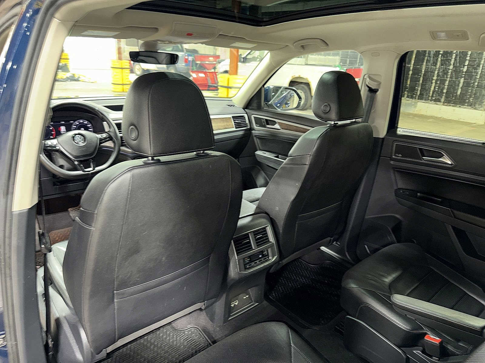 Used 2018 Volkswagen Atlas SEL Premium AWD/4WD image 31
