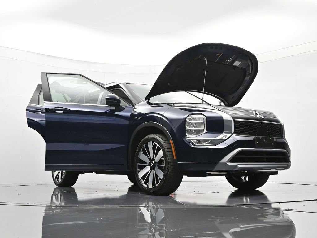 Used 2025 Mitsubishi Outlander SEL image 52