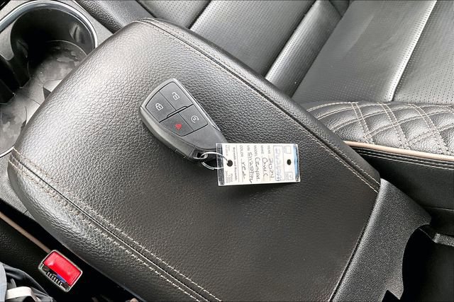 Used 2025 GMC Canyon Denali image 9