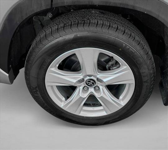 Used 2024 Toyota Highlander LE image 9