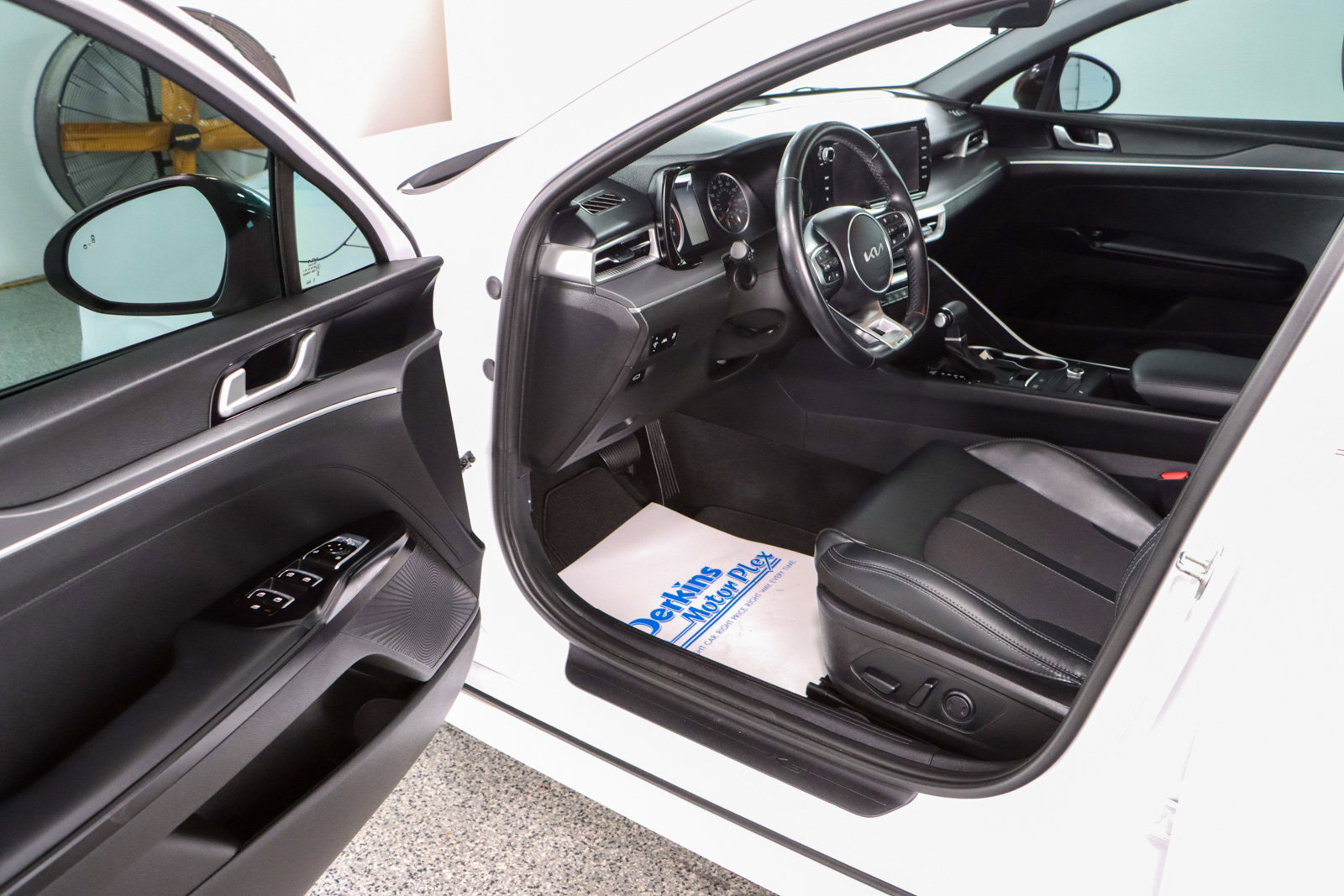 Used 2023 Kia K5 GT-Line w/ GT-Line Premium Package image 3