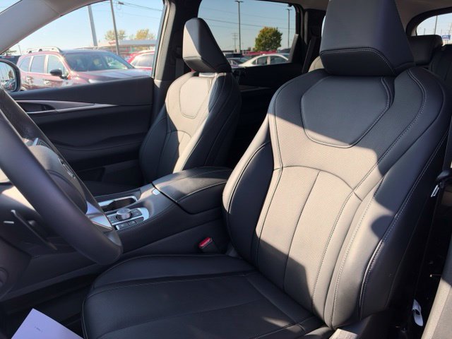 Certified 2026 INFINITI QX60 Luxe w/ Family Package AWD/4WD image 29