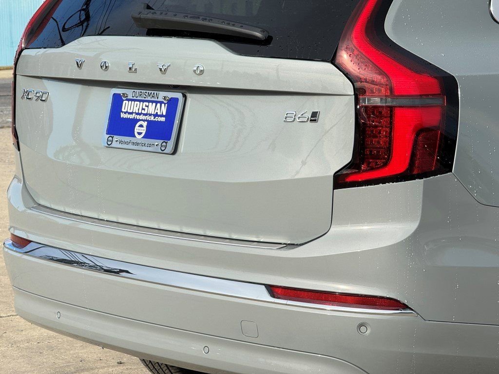 New 2026 Volvo XC90 B6 Plus w/ Protection Package Premier image 8