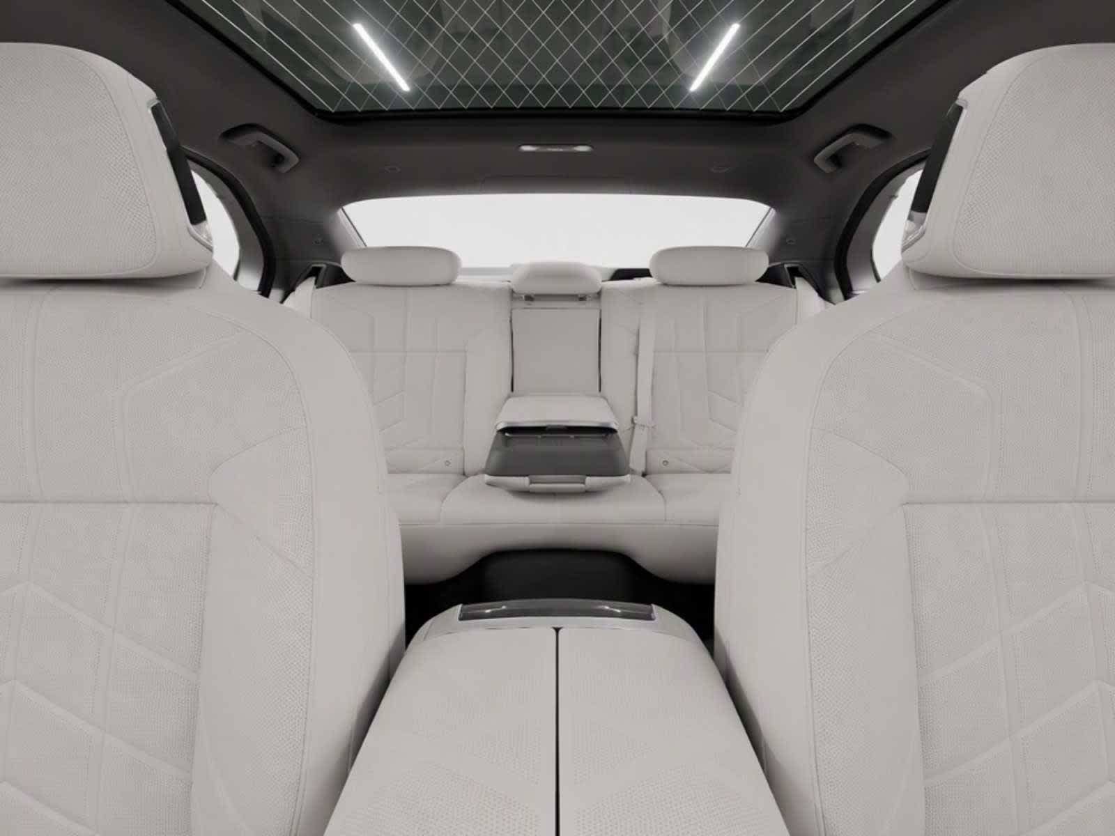 New 2026 BMW 750e xDrive AWD/4WD image 17