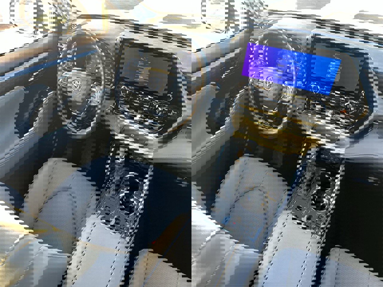 Used 2024 Toyota Highlander Limited image 11