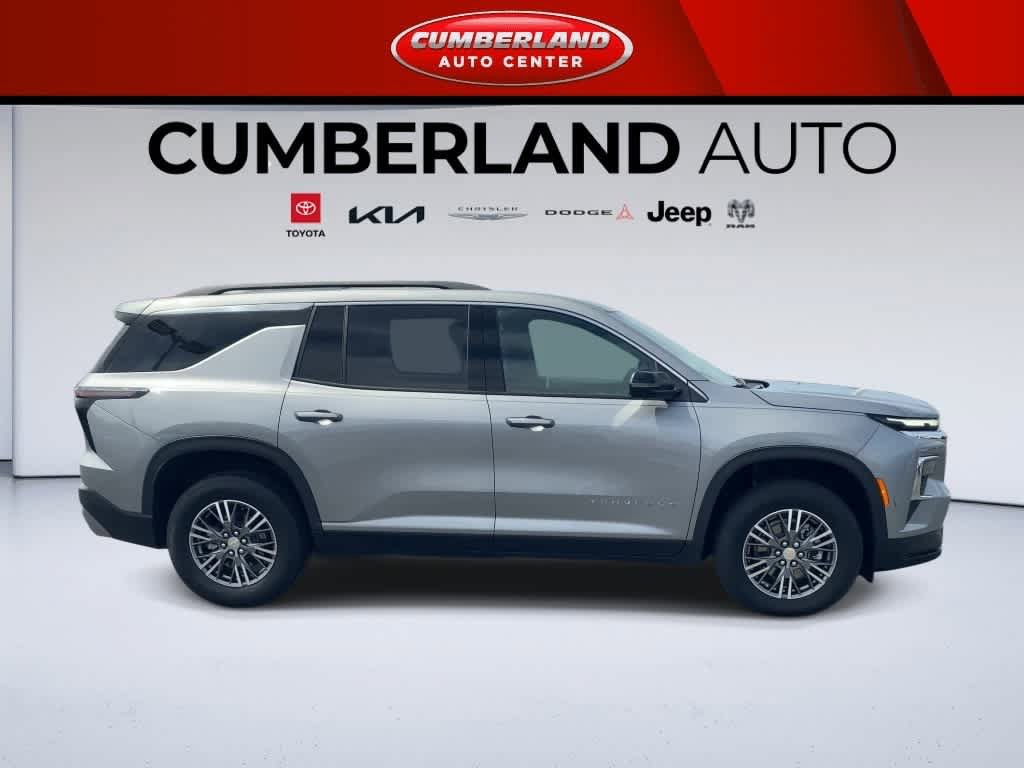 Used 2024 Chevrolet Traverse LT w/ Trailering Package FWD image 9