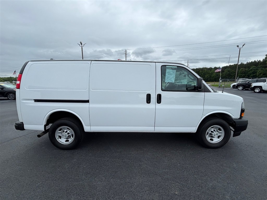 Used 2022 Chevrolet Express 2500 w/ Driver Convenience Package RWD image 8