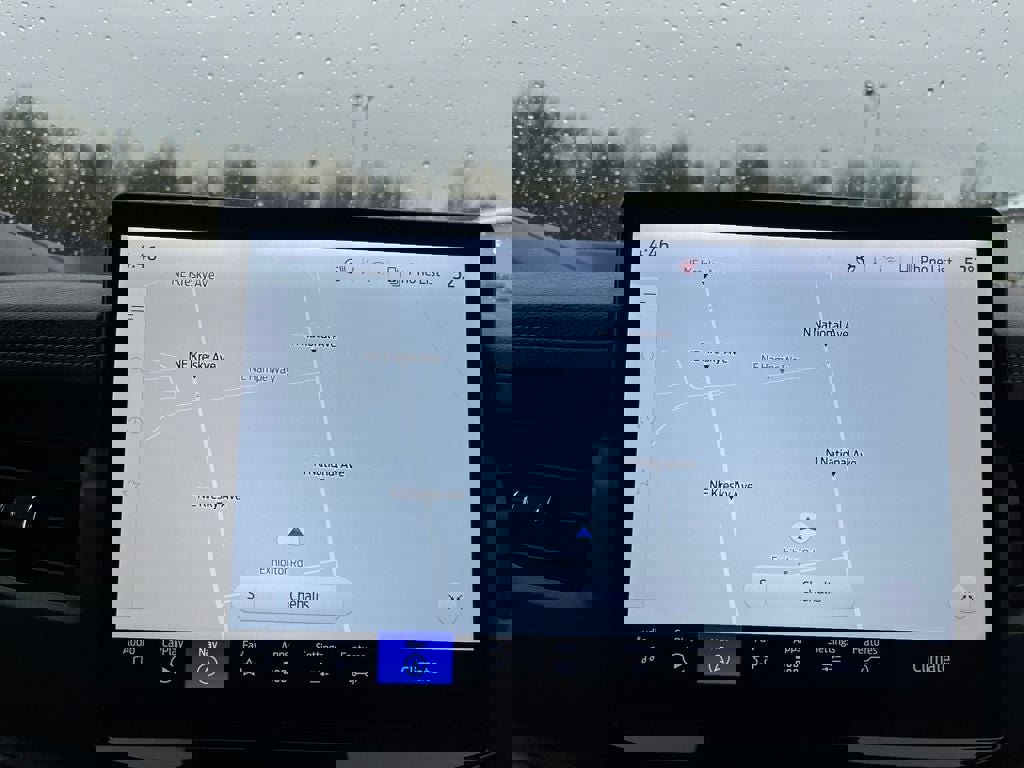 Used 2024 Ford Expedition XLT image 22