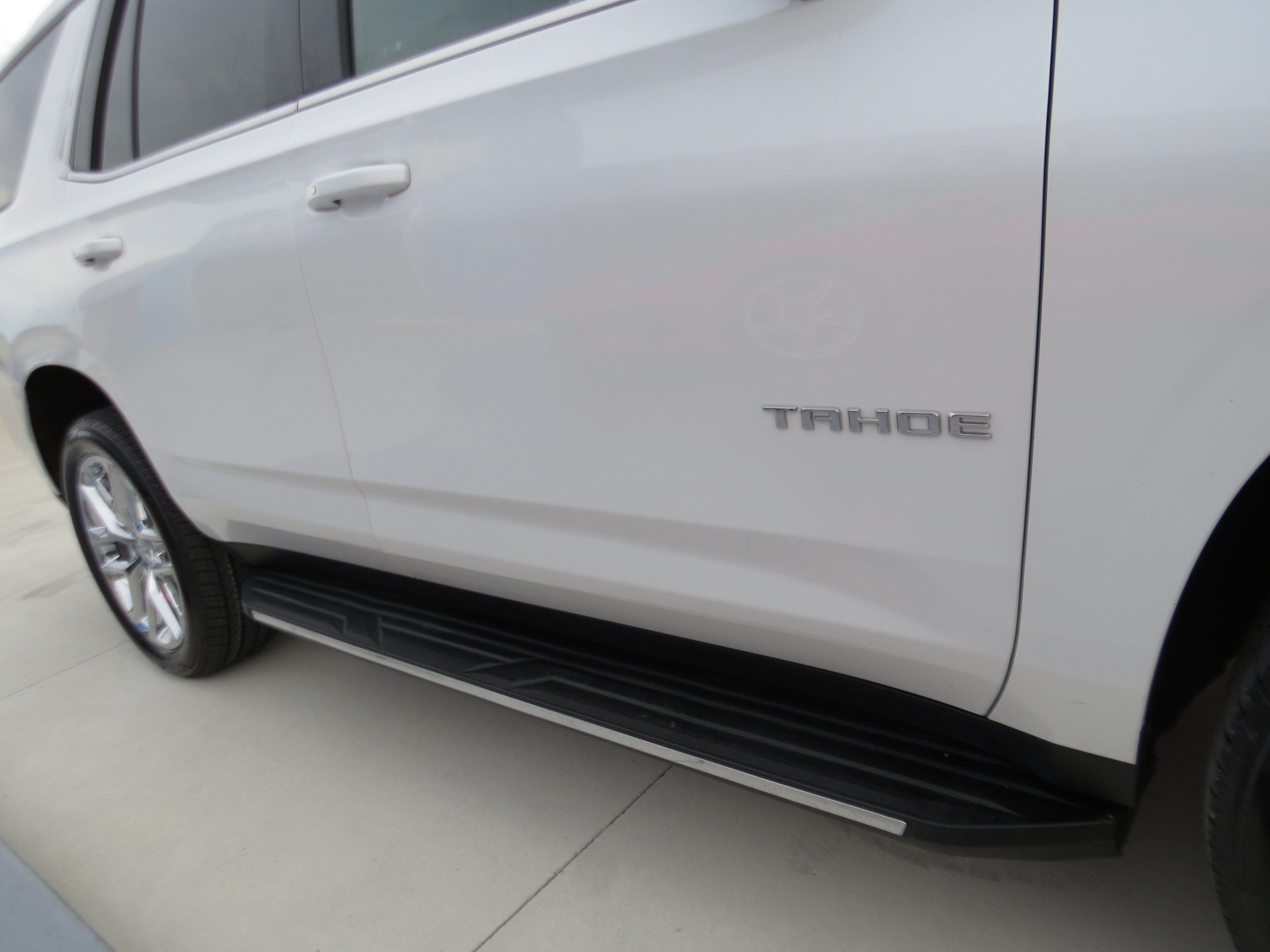 Used 2024 Chevrolet Tahoe LT w/ Luxury Package AWD/4WD image 9