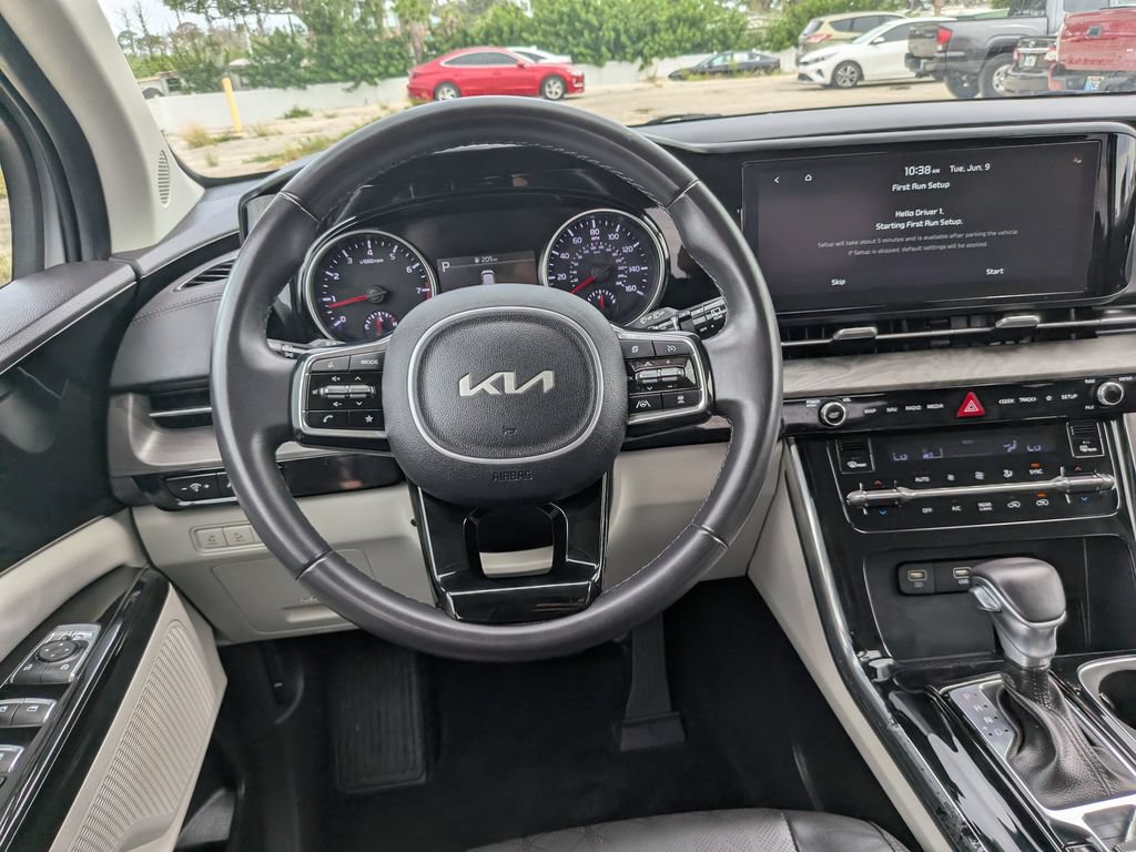 Used 2024 Kia Carnival EX FWD image 15