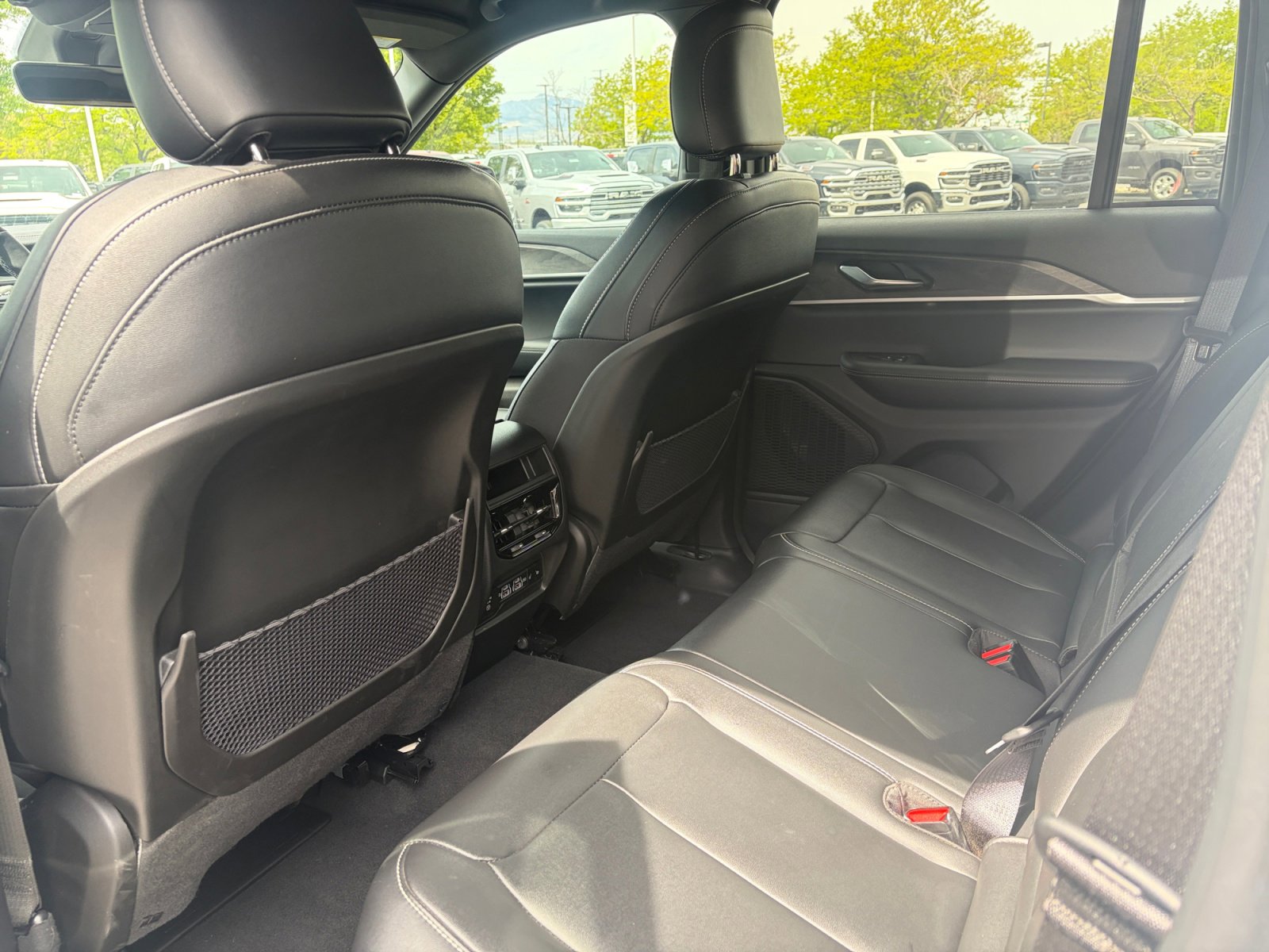 Used 2025 Jeep Grand Cherokee Limited w/ Trailer Tow Package image 25