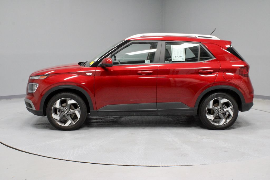 Certified 2025 Hyundai Venue Limited FWD image 9