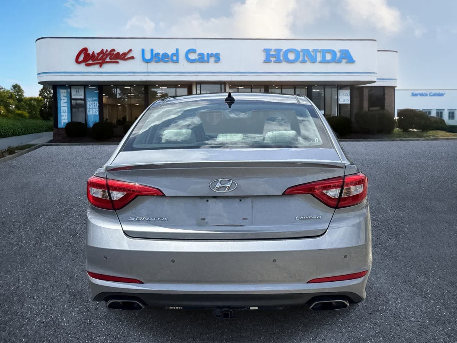 Used 2016 Hyundai Sonata Limited w/ Option Group 05 FWD image 4