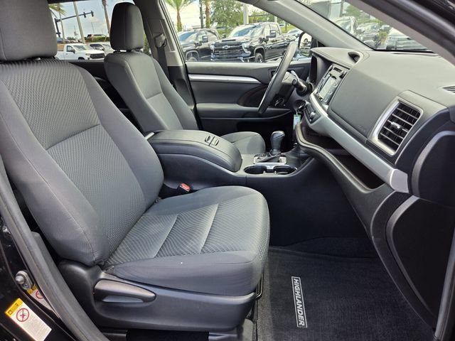 Used 2019 Toyota Highlander LE FWD image 18