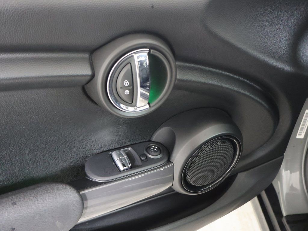 Used 2020 MINI Cooper 2-Door Hardtop w/ Storage Package image 19