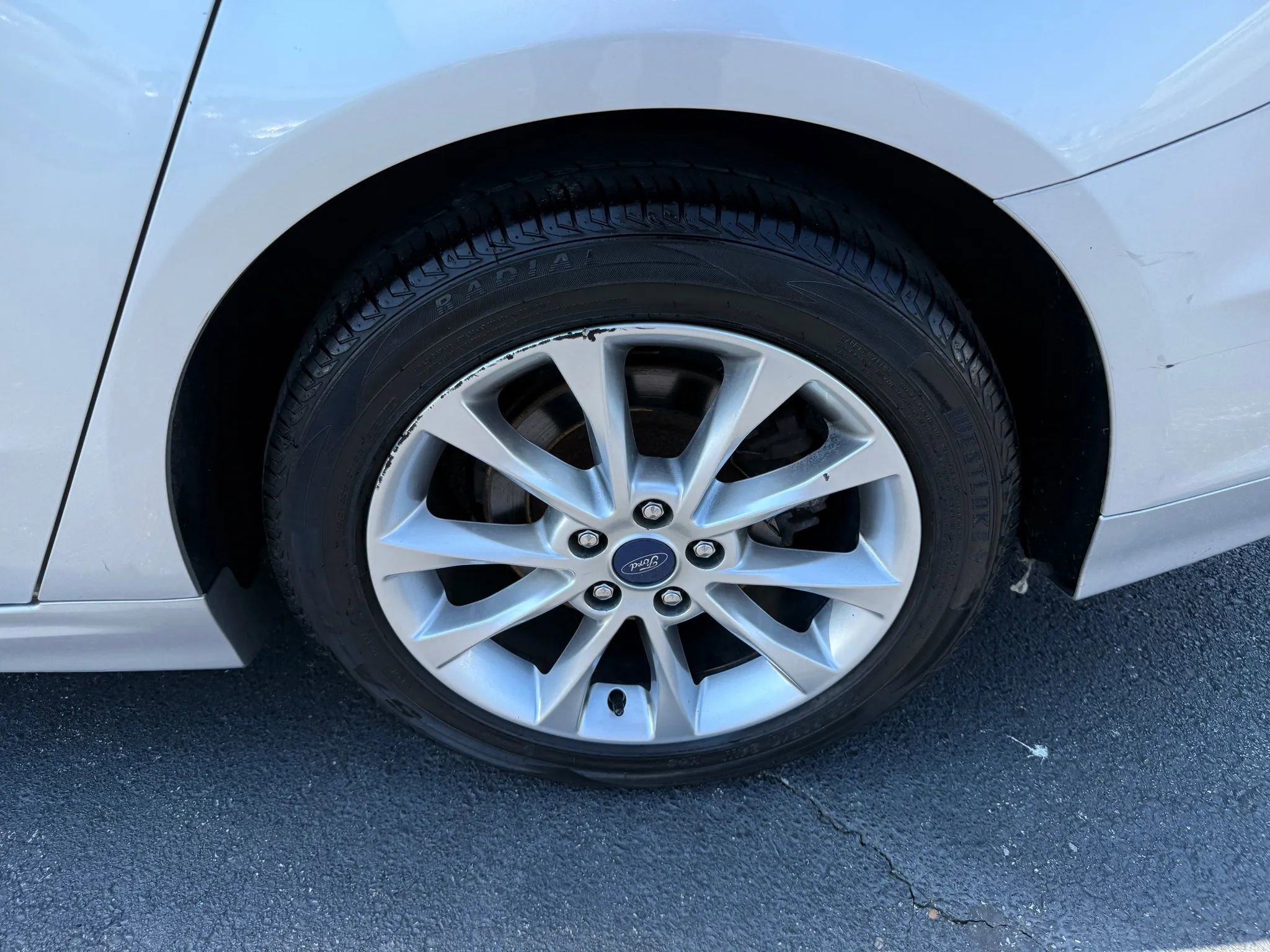 Used 2017 Ford Fusion SE w/ Fusion SE Technology Package image 46